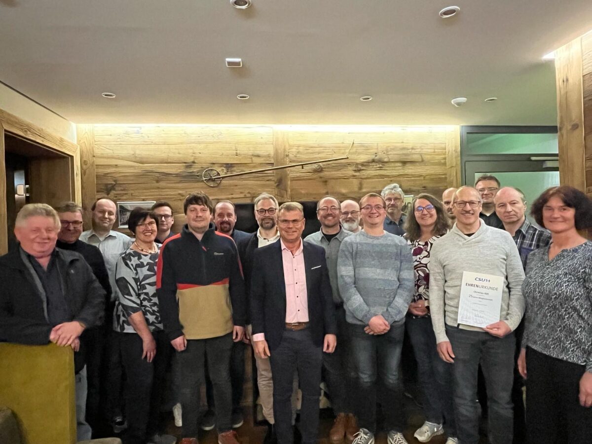 CSU Neuhaus bestätigt Vorstand und ehrt Mitglied