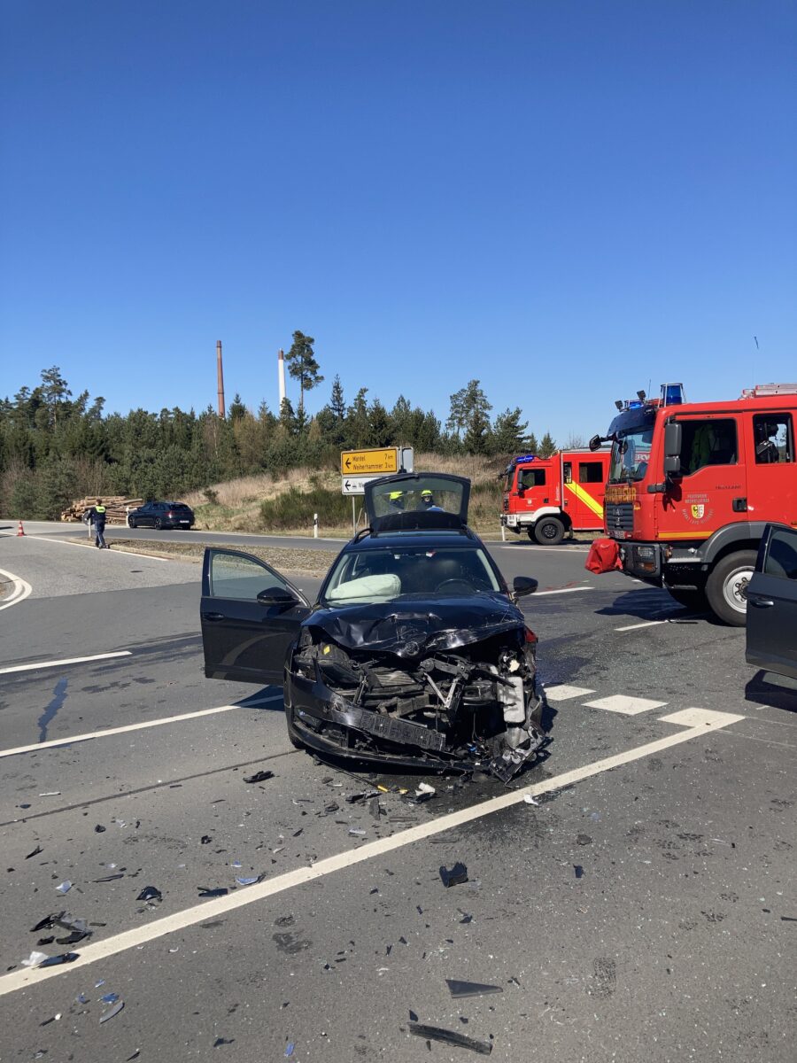 Schwerer Unfall in Etzenricht fordert Verletzte