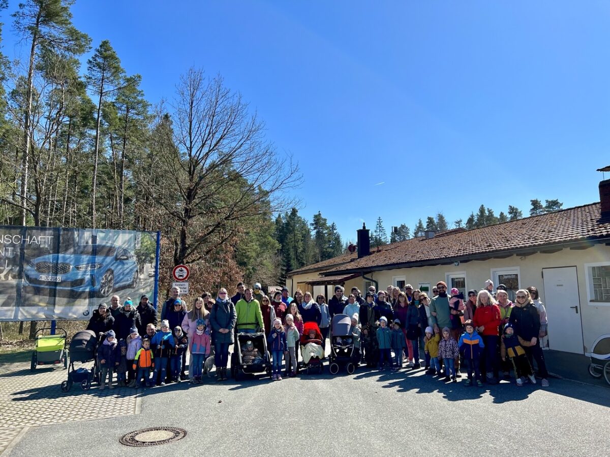 Familienwanderung in Etzenricht begeistert Jung und Alt