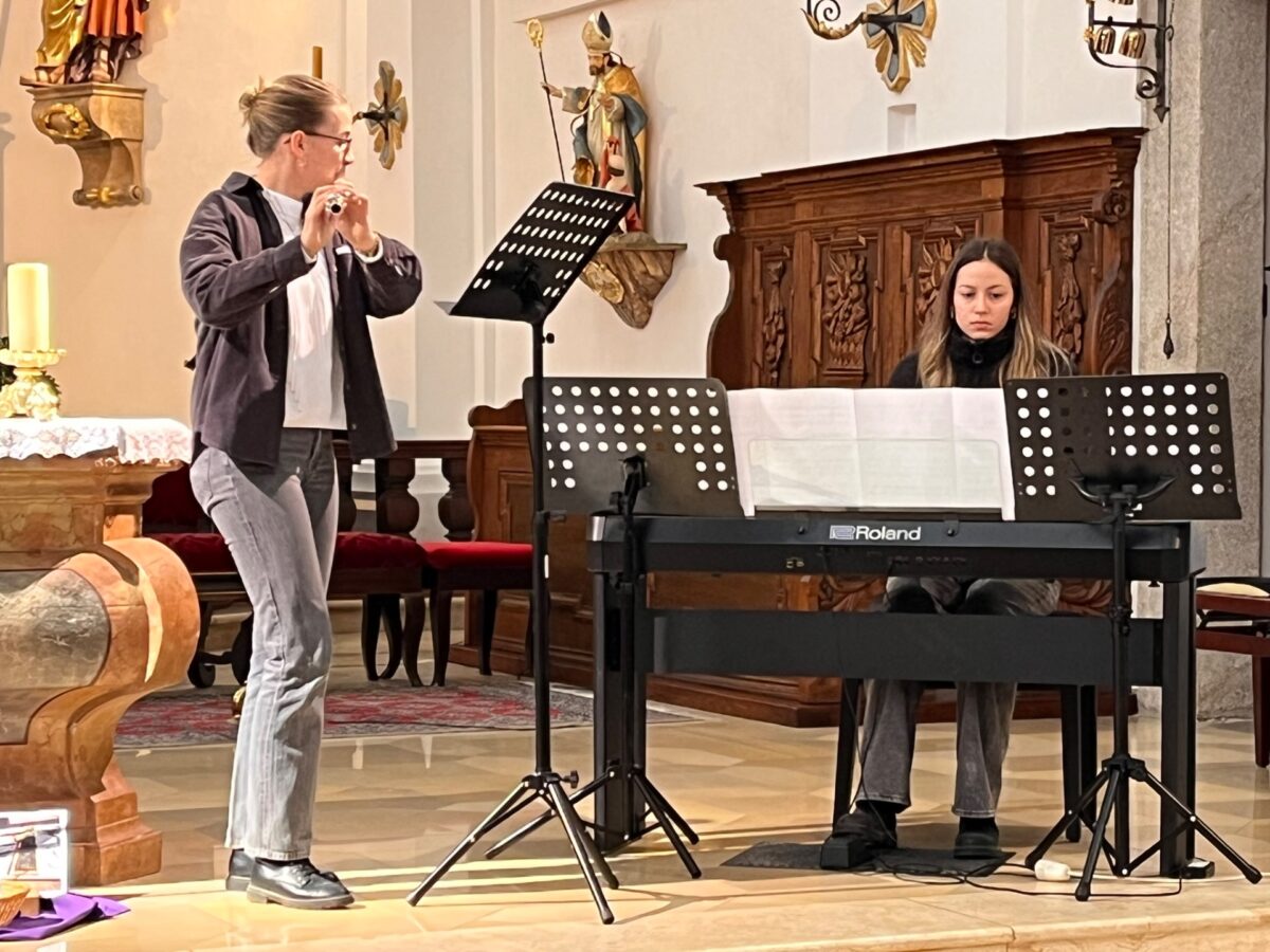 Gymnasium Neustadt begeistert mit Passionskonzert
