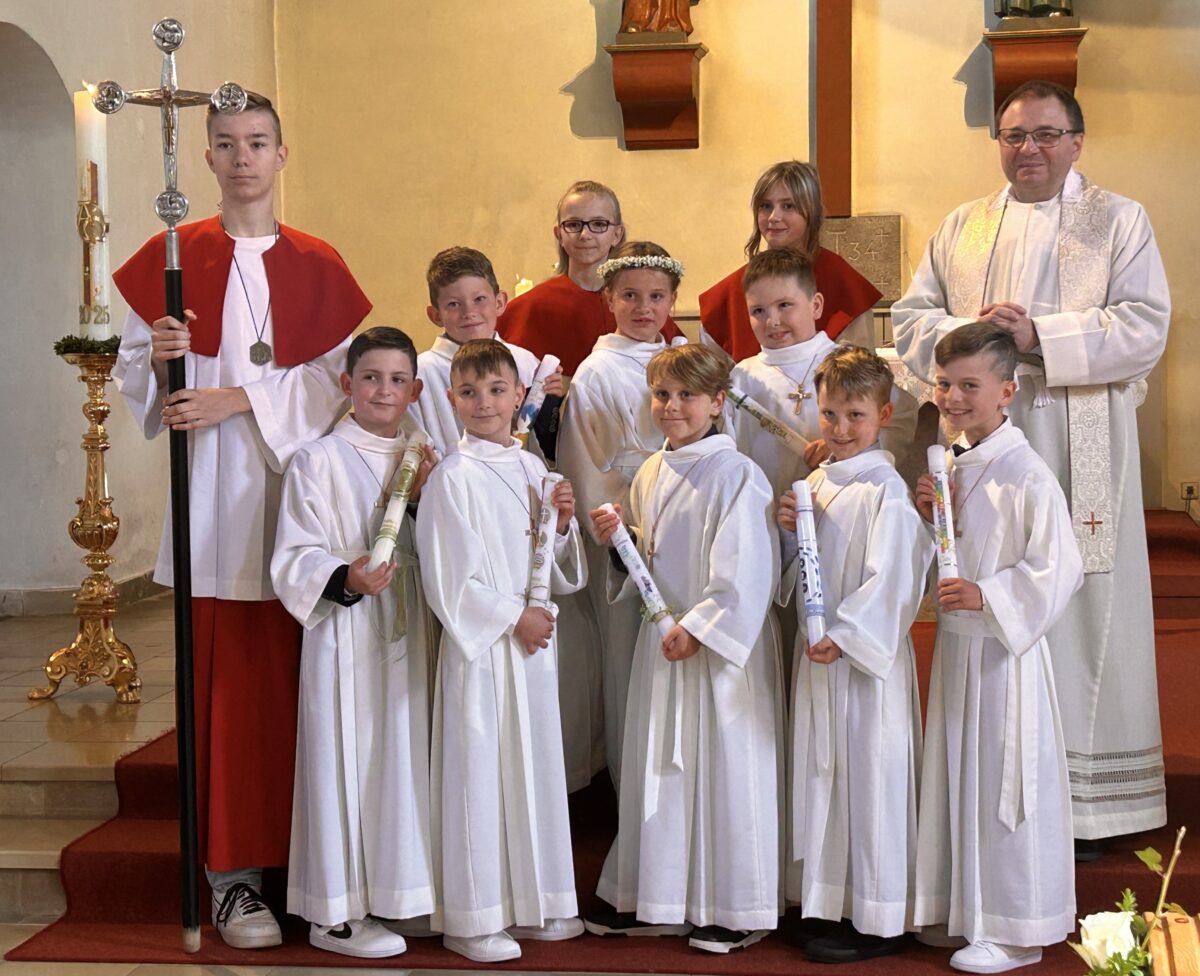 Immenreuth feiert Heilige Erstkommunion mit acht Kindern