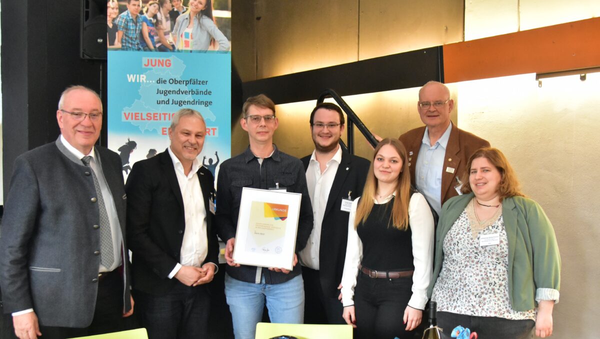 Jugend setzt Zeichen für Demokratie in Weiden
