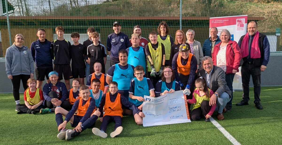 Spendenübergabe an das Team Bananenflanke