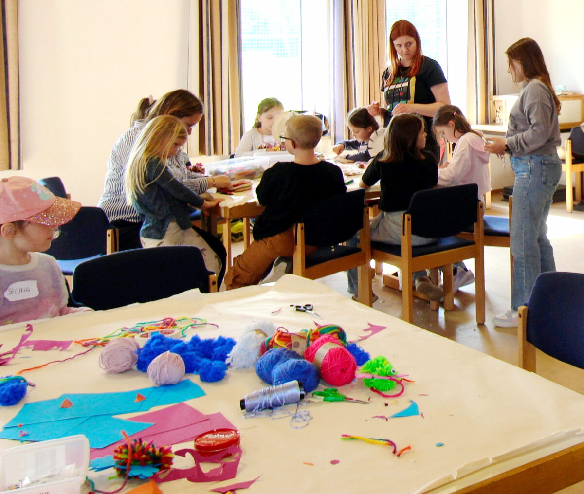 Kreatives Osterbasteln begeistert 30 Kinder in Etzenricht