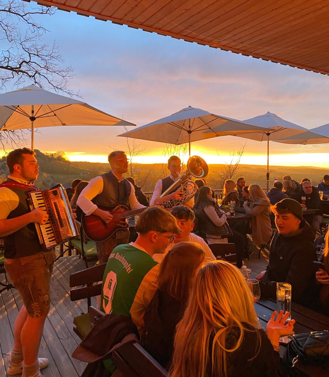 Ausflugslokal "Kulmterrasse": Kaiserschmarrn und Alphorn am Rauhen Kulm