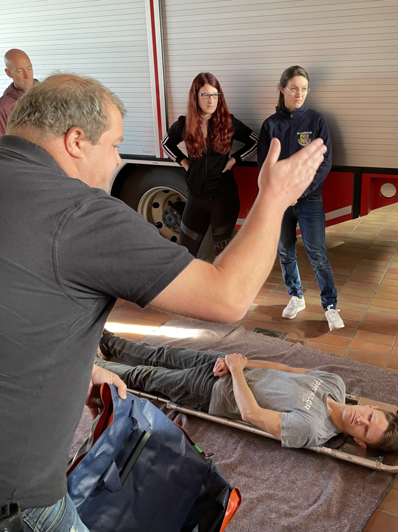 Feuerwehrlehrgang stärkt Erste-Hilfe-Kompetenzen