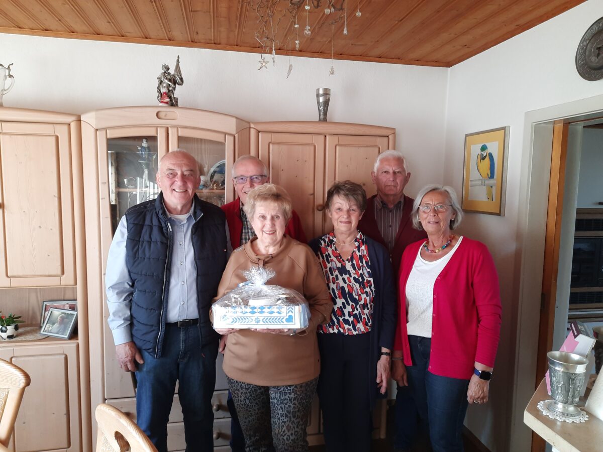 TSV Pressath gratuliert Lilo Lips zum 85. Geburtstag