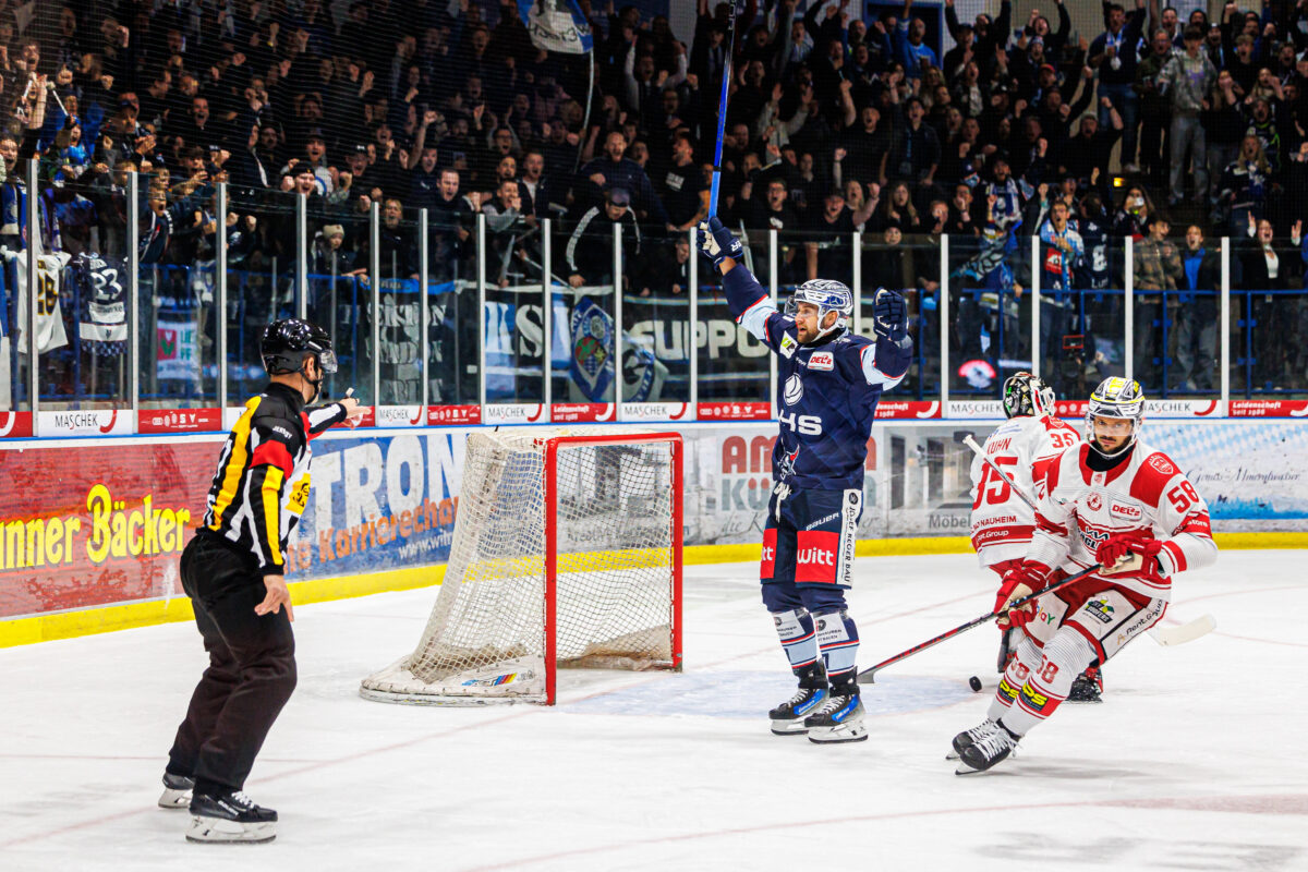 Luca Gläser bleibt den Blue Devils treu