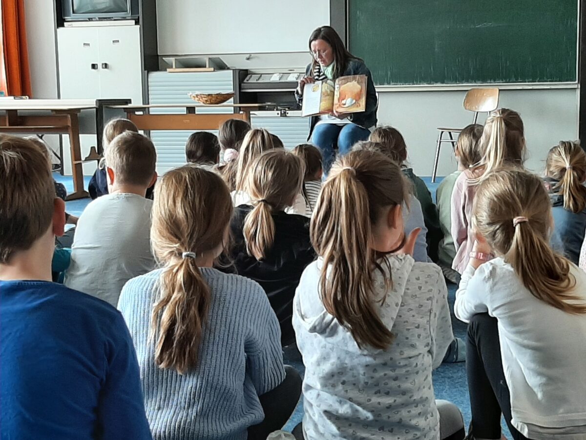Magische Vorlesestunde in Erbendorfer Schule