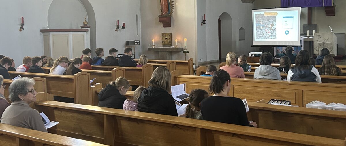 Moderner Jugendkreuzweg lockt ganze Gemeinde
