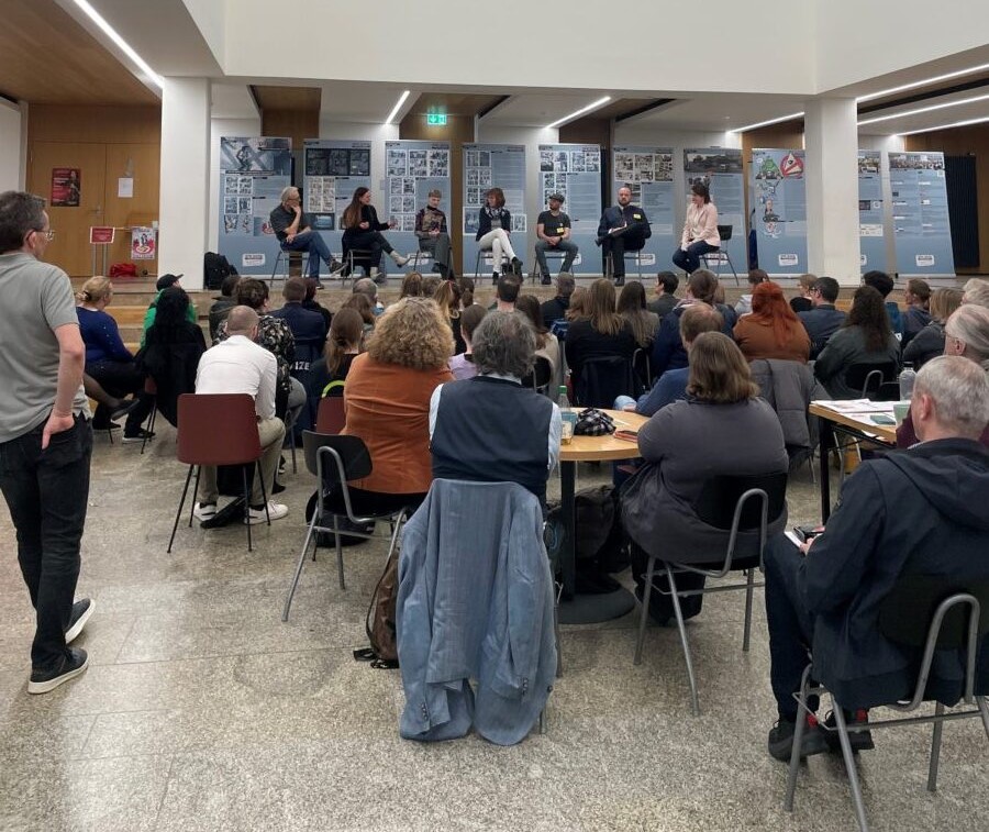 Neustadts "Markt der Möglichkeiten" belebt Demokratie