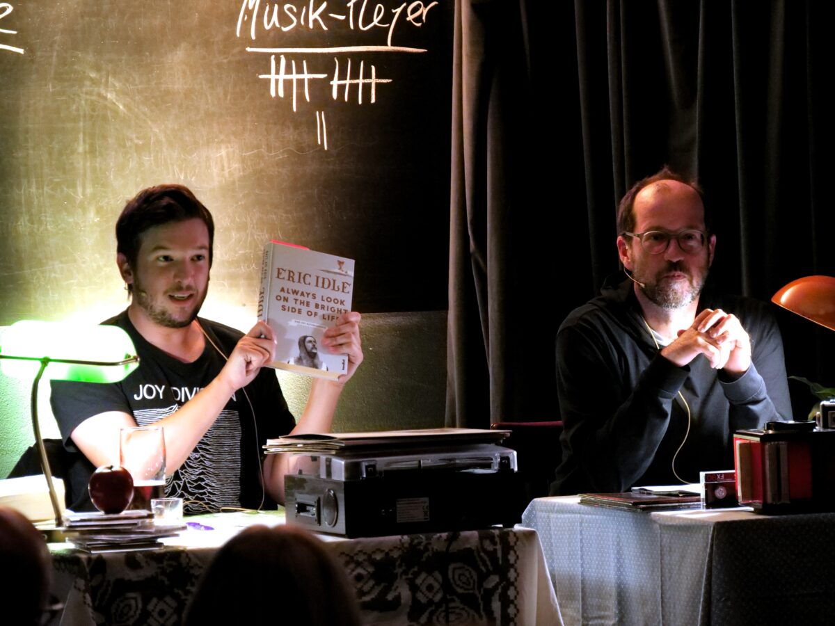 OVIGO Theater tourt mit Musik und Texten