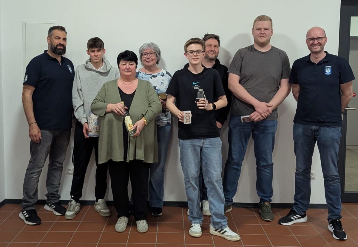 Pressather Schafkopfkurs endet erfolgreich mit Preisspiel