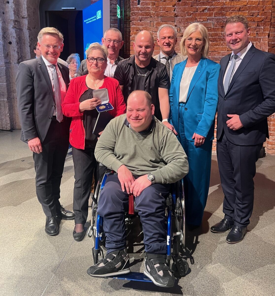 Staatsmedaille für Hildegard Betzl aus Mitterteich