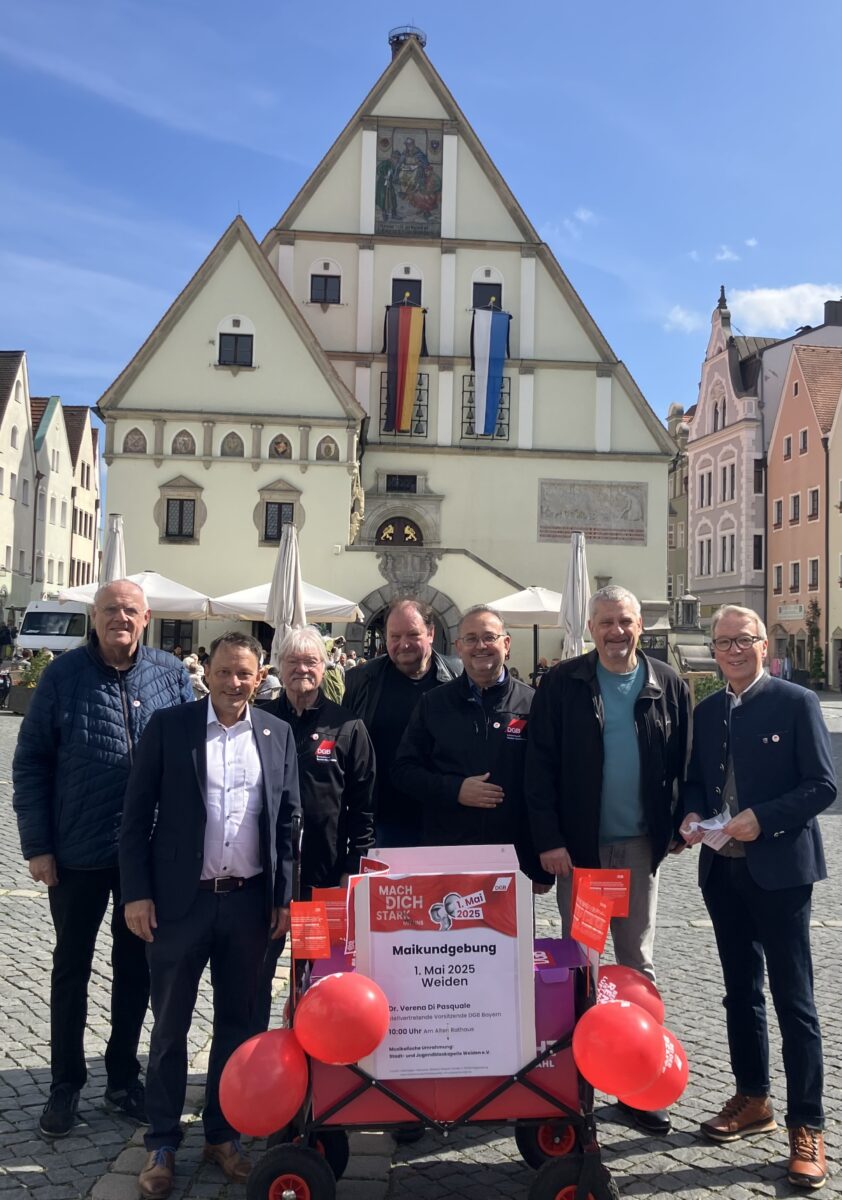 Weiden feiert 1. Mai mit Bollerwagen und prominenten Gästen