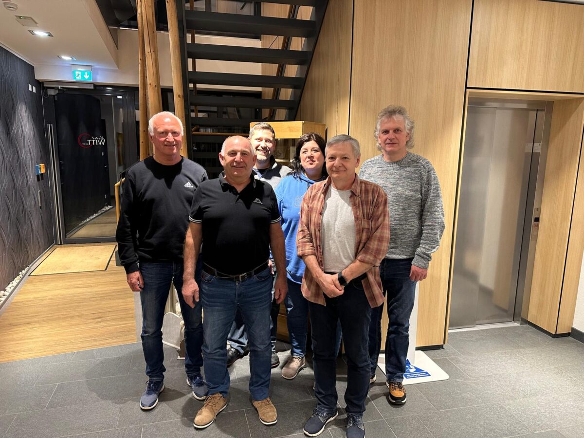 Weiherhammer Imker blicken auf herausforderndes Jahr zurück