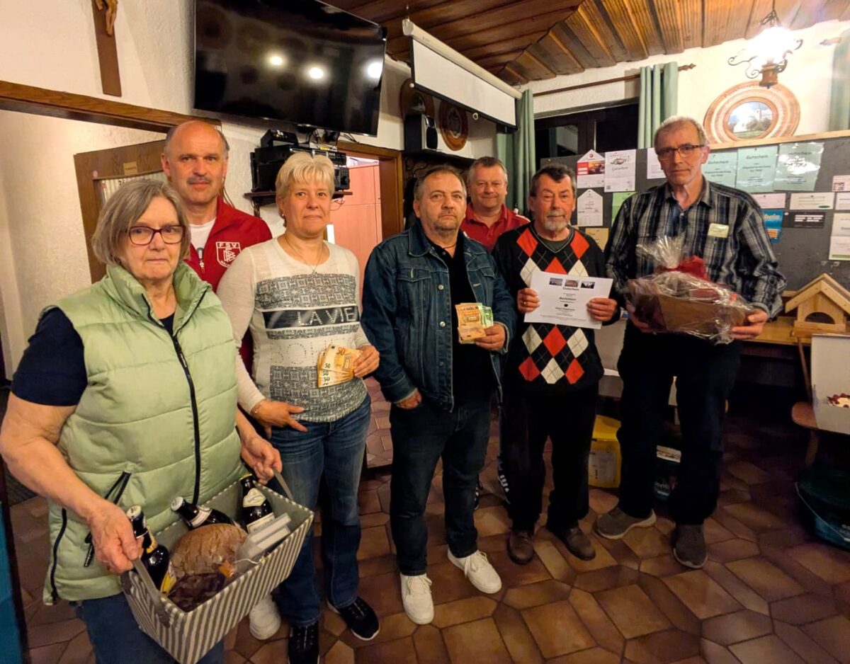35 Tische und ein voller Saal beim Preisschafkopf in Waldthurn