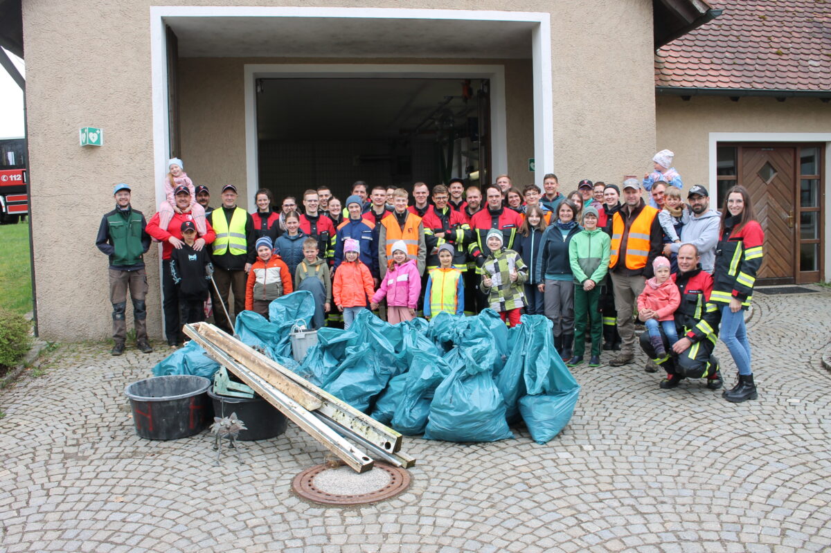 Becher, Blechkatze, Bettgestell – Trabitz räumt auf