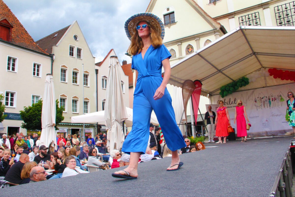 Weiden begeistert mit buntem Jubilatemarkt in der Altstadt