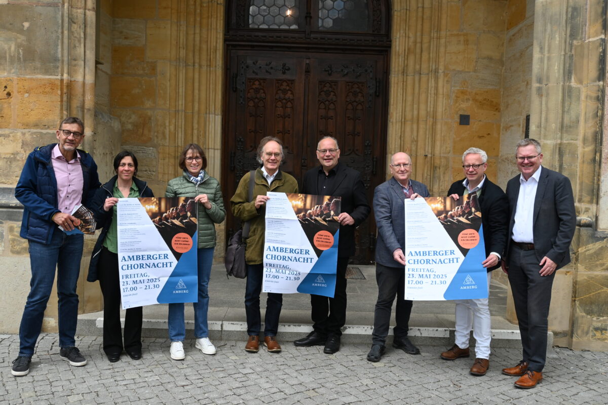 OB Michael Cerny (rechts außen) bei der Programmvorstellung zur 1. Amberger Chornacht. Foto und Copyright Simon Hauck Stadt Amberg.JPG