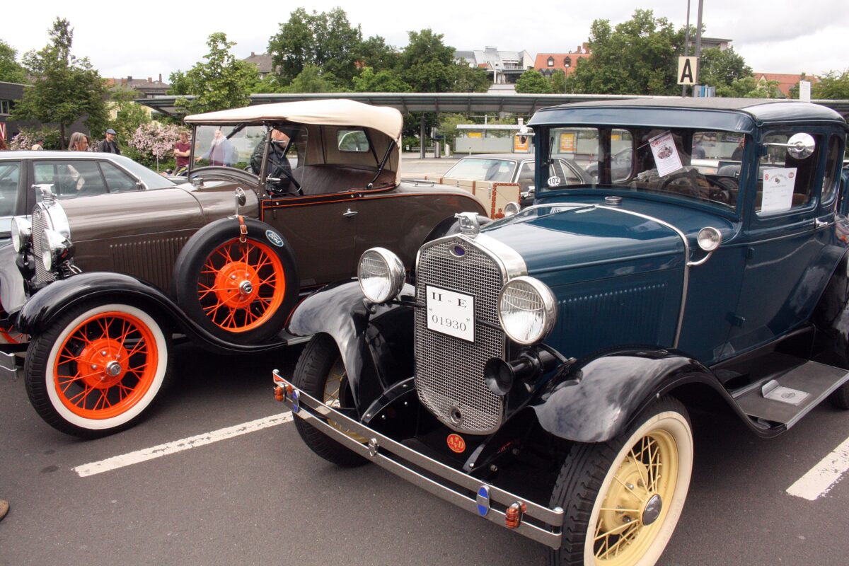 Wenn Legenden rollen, halten selbst Zuschauer den Atem an – das Oldtimertreffen in Weiden ist ein Fest für alle.