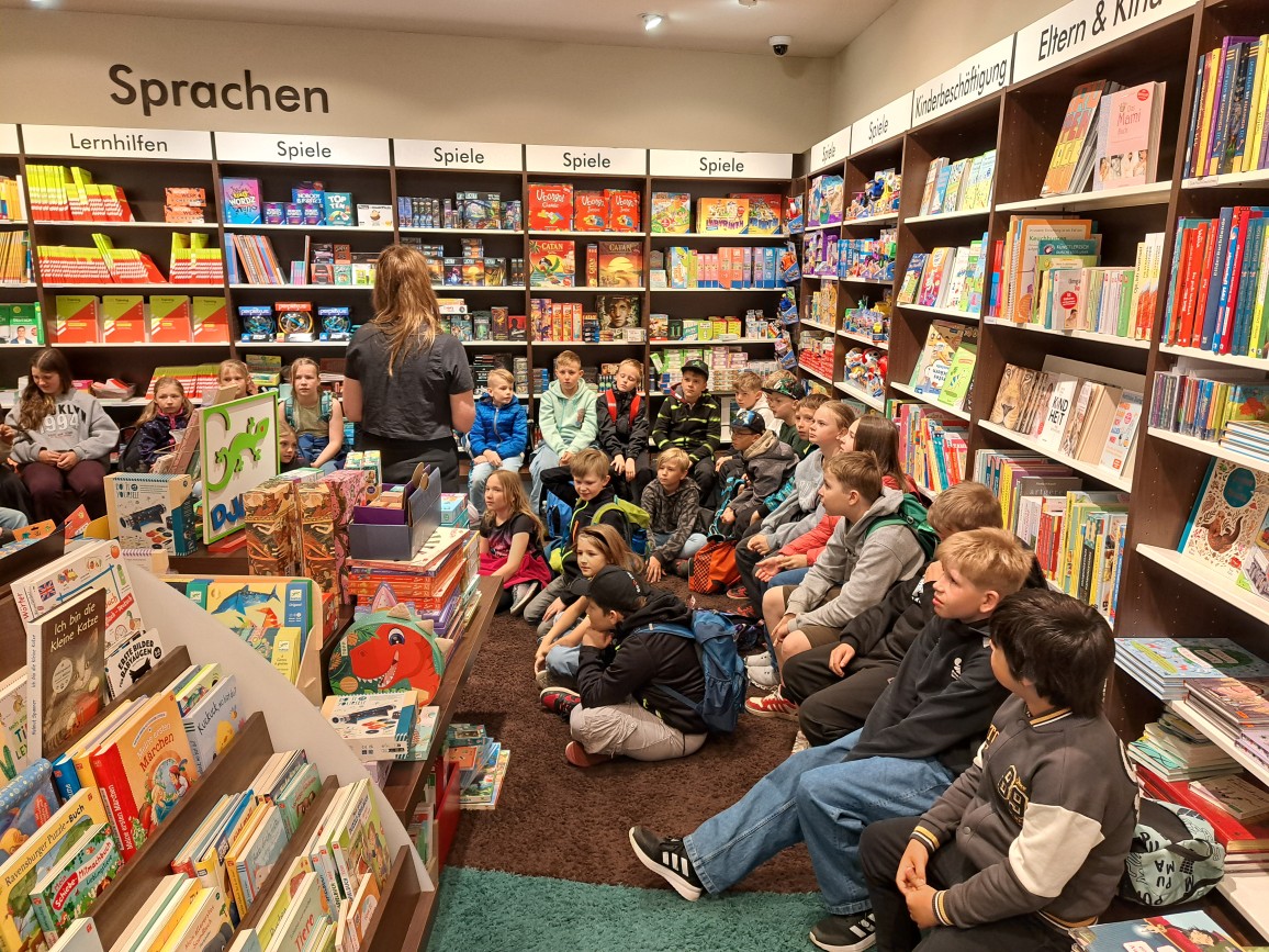 Erlebnistag in Weiden: Grundschüler tauchen in Bücherwelt ein