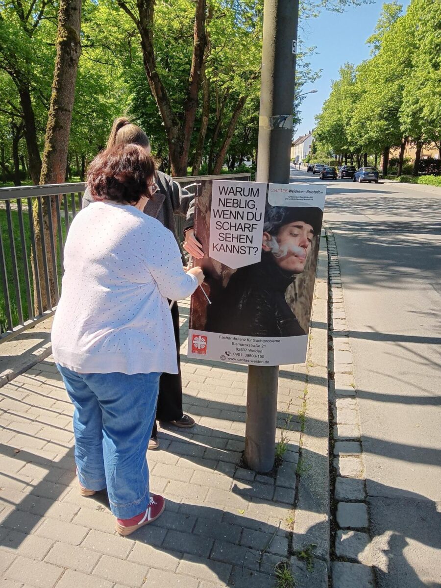 Mehr als nur Alkohol – Fachambulanz startet Plakataktion gegen Sucht in Weiden