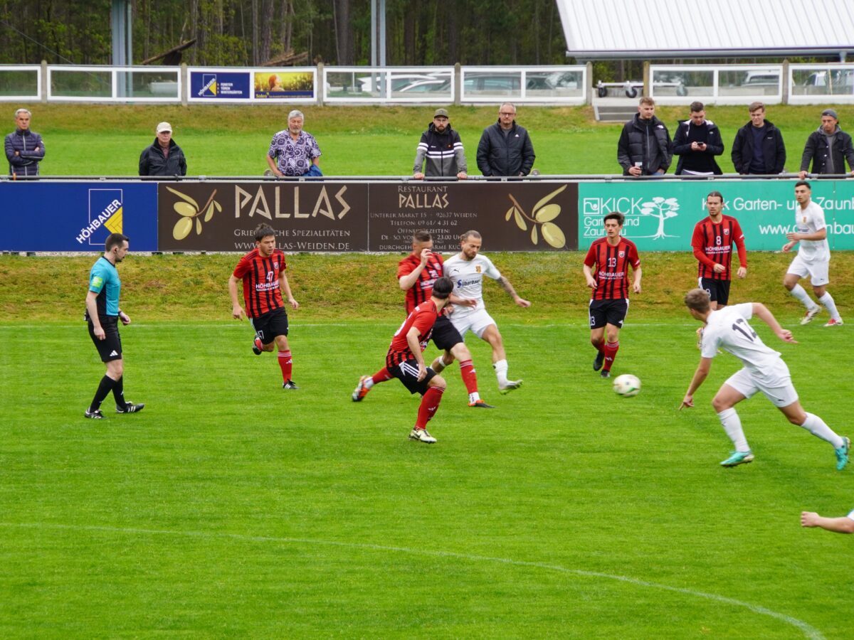 SC Luhe-Wildenau siegt gegen 1. FC Bad Kötzting – Defensivstärke und treffsicheres Sturmduo sichern den Erfolg