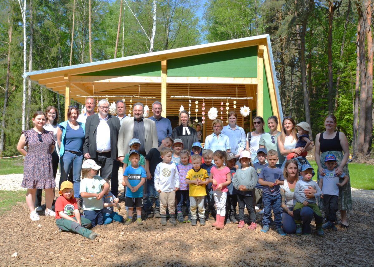 Teublitz feiert Eröffnung des Waldkindergartens Zwergenwald