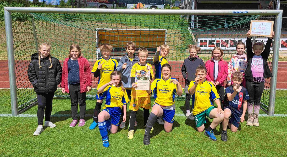 Erbendorfer Grundschüler kämpfen um Fußball-Wanderpokal