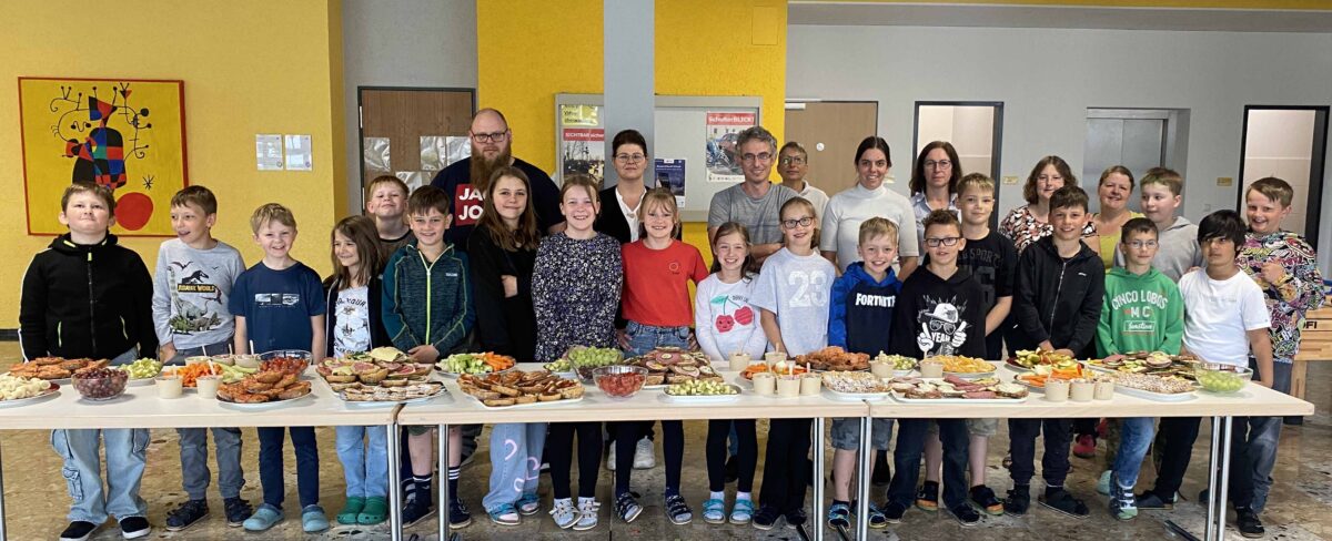 Ein gesundes Pausenfrühstück zum Abschluss des Schuljahres an der Grundschule