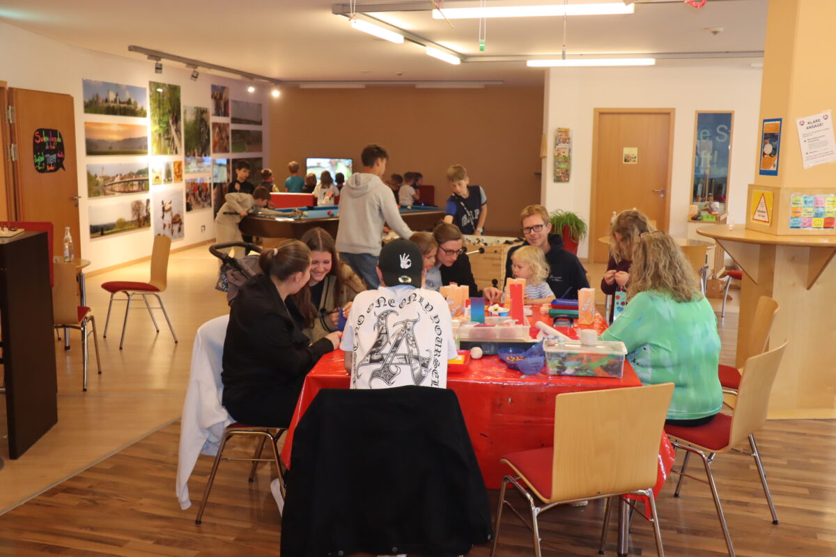 Erfolgreicher Tag der offenen Tür im Jugendtreff Burglengenfeld