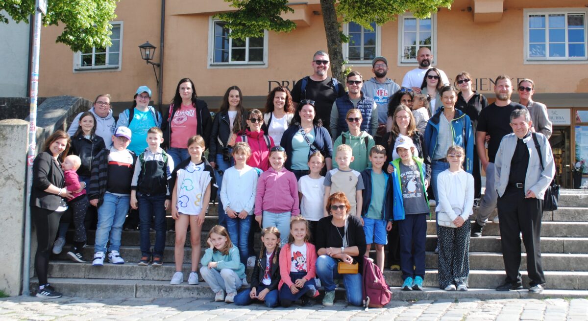 Erstkommunikanten aus Floß erkunden Regensburg