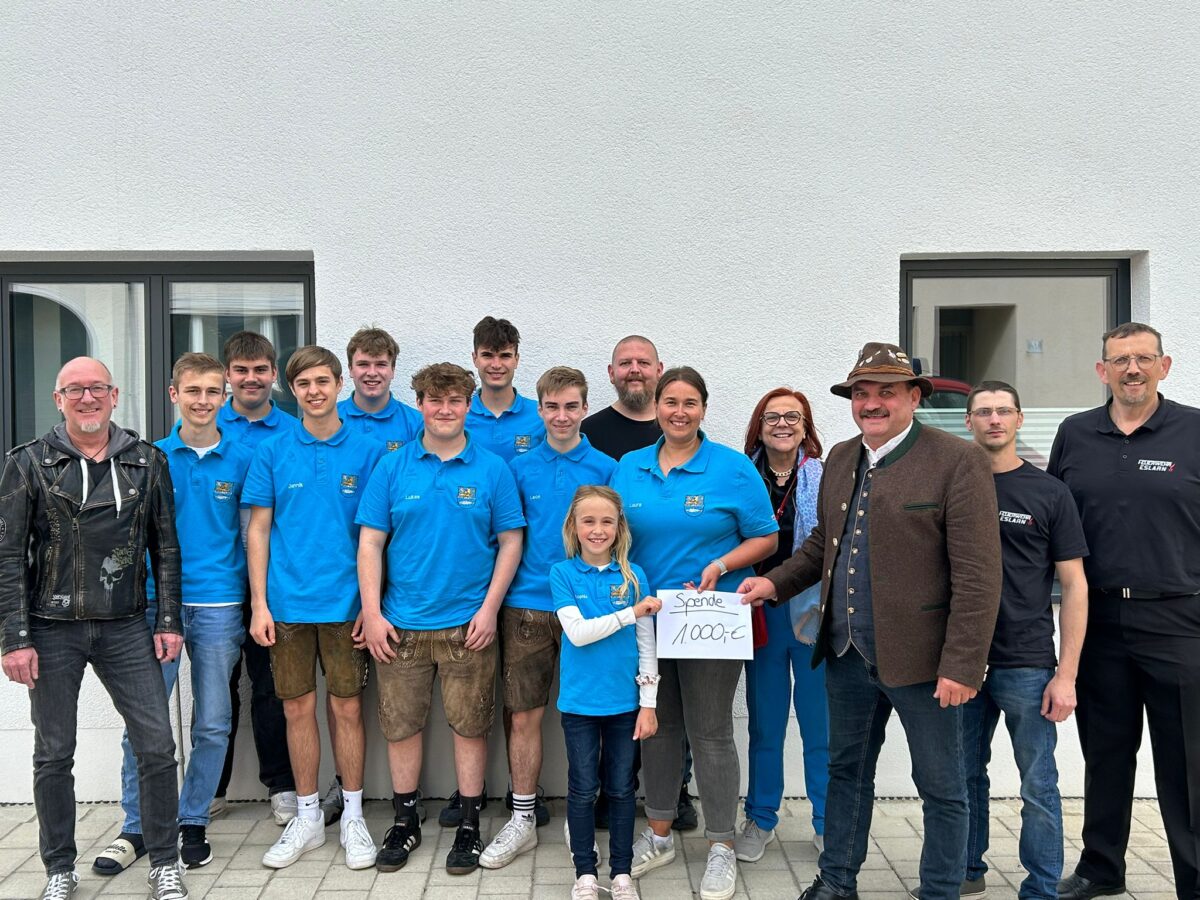 Eslarn feiert: 1.000 € Spende stärkt Heimatfest