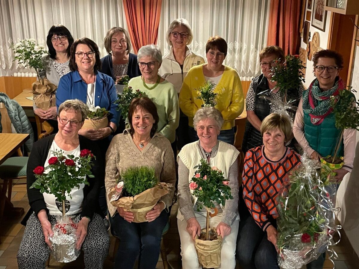 Festliche Stimmung beim Blumenschießen in Seugast