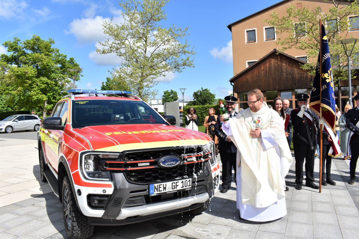 Kommandowagen der Feuerwehr wird auf "Daniel" getauft