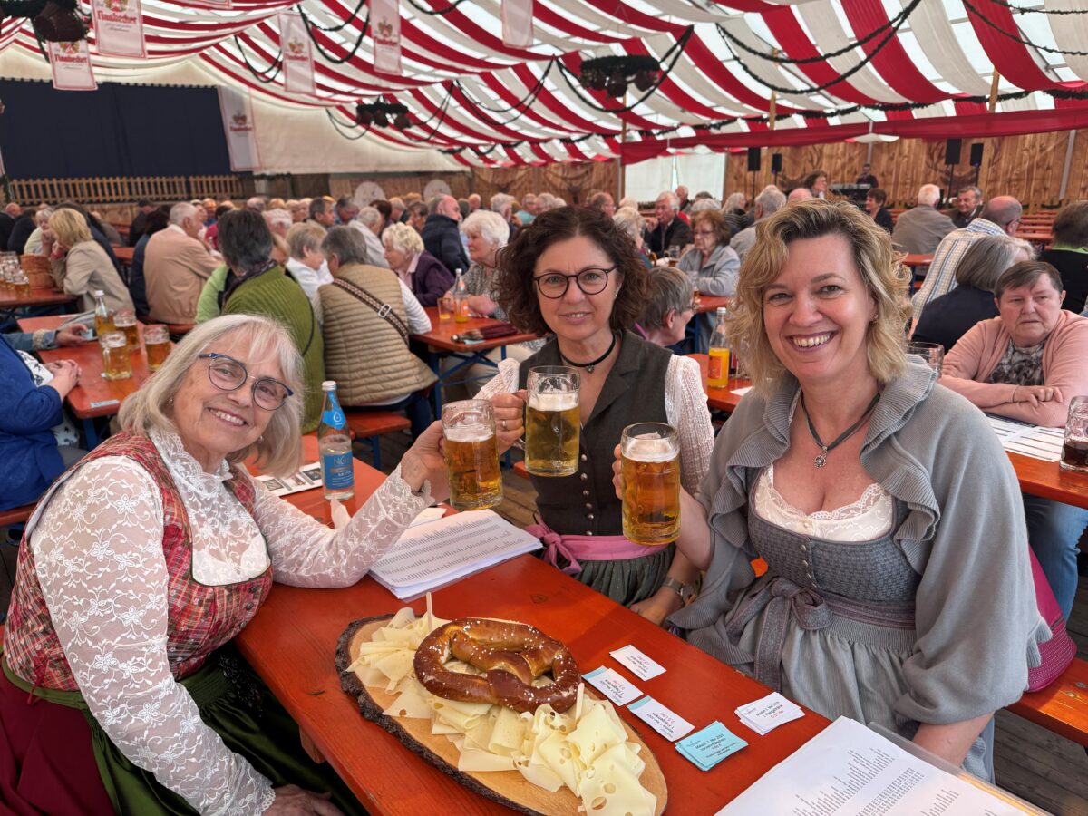 Fröhlicher Seniorennachmittag bei Maidult trotz Regen