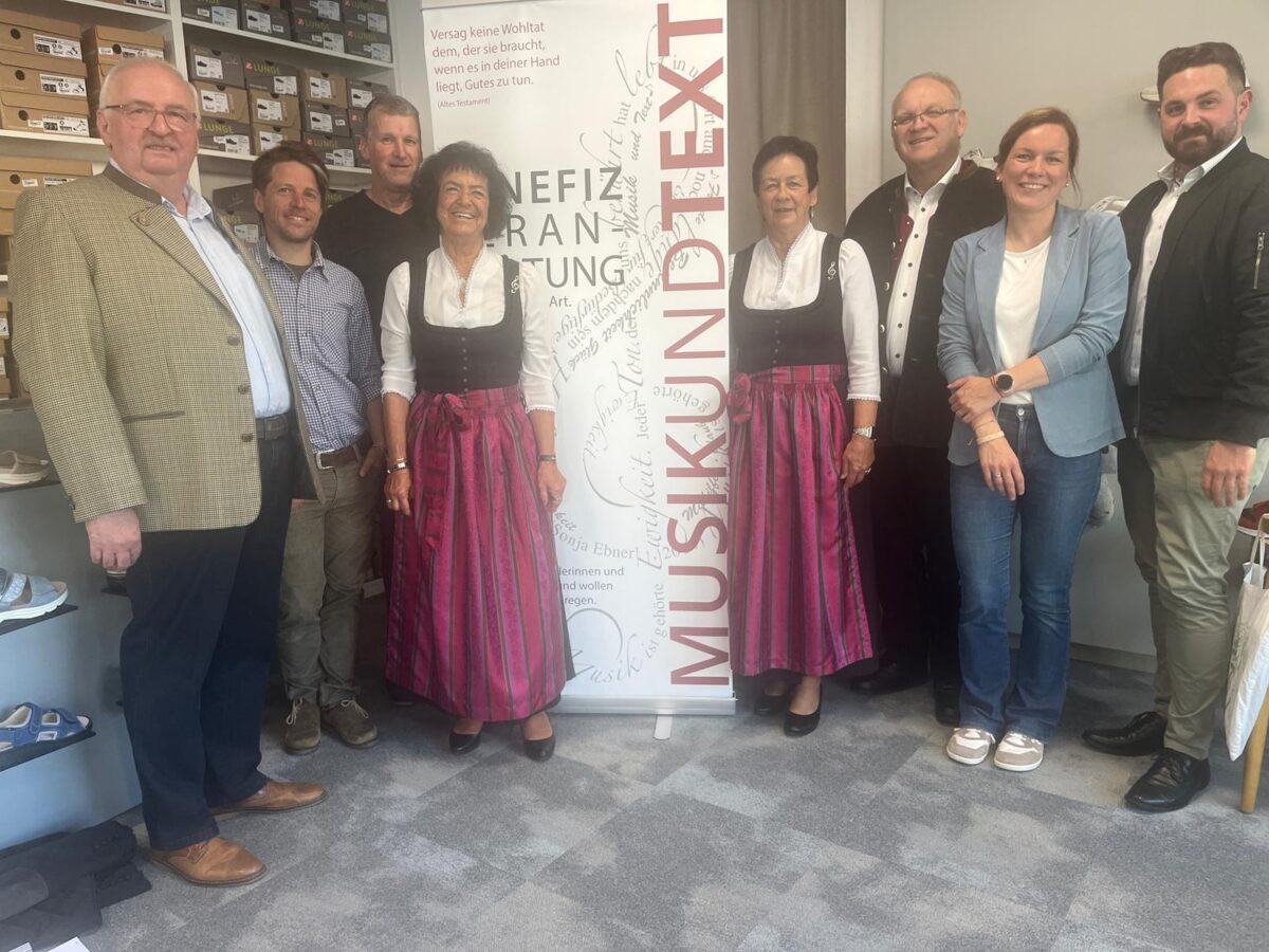 Musik der "Zupfer Moidln" für den guten Zweck in Neustadt begeistert