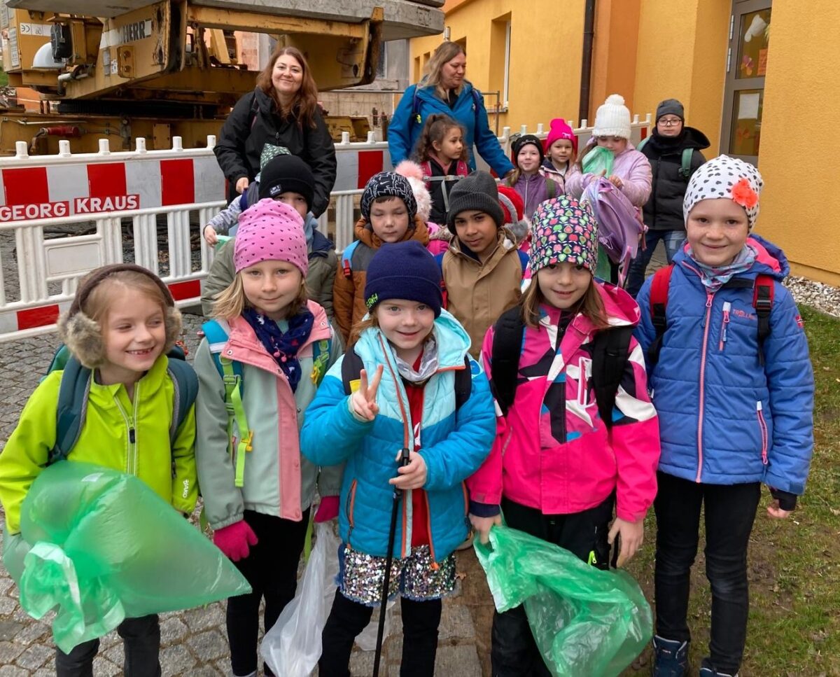 Grundschüler von Etzenricht auf Müllsammeltour