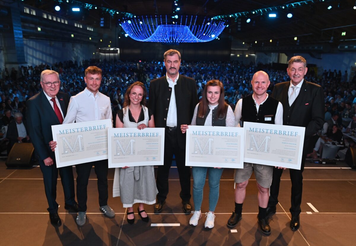 Handwerkskammer feiert 969 neue Meister in Straubing