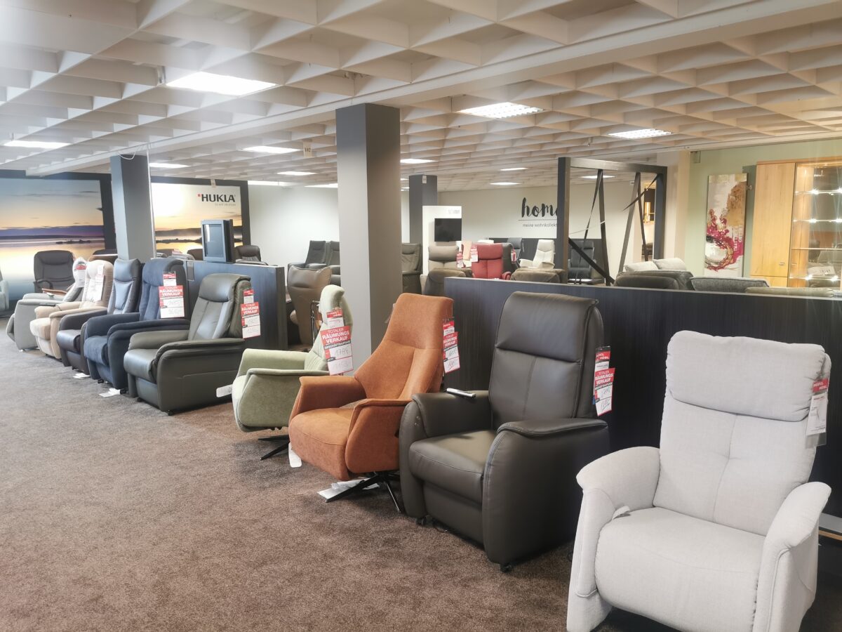 Möbel Hösl Total-Ausverkauf: Ausstellungsmöbel, Teppiche und Matratzen zum Hammerpreis!