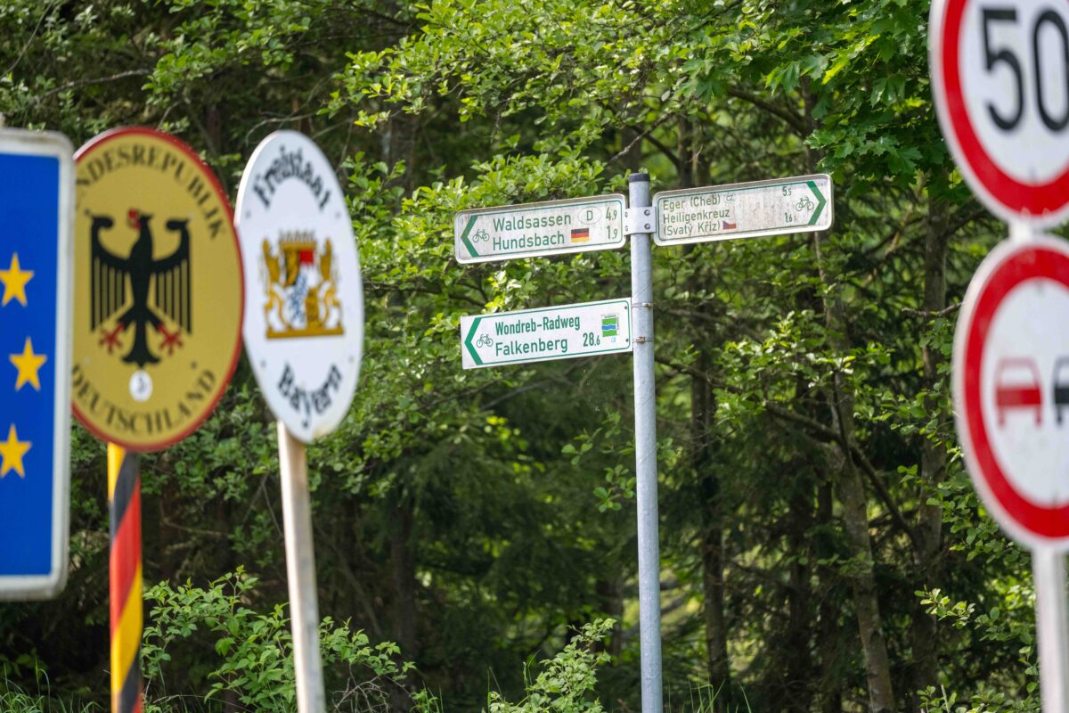 Schleierfahnder finden Schlagring - Corpus delicti in Unterwäsche