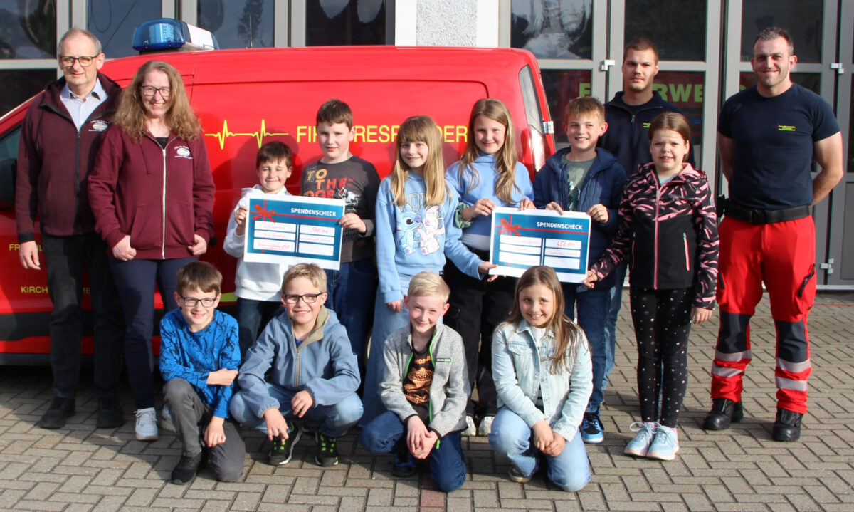 Kommunionkinder zeigen Herz – Spendenübergabe an „Hilfe für Anja“ und „First Responder“