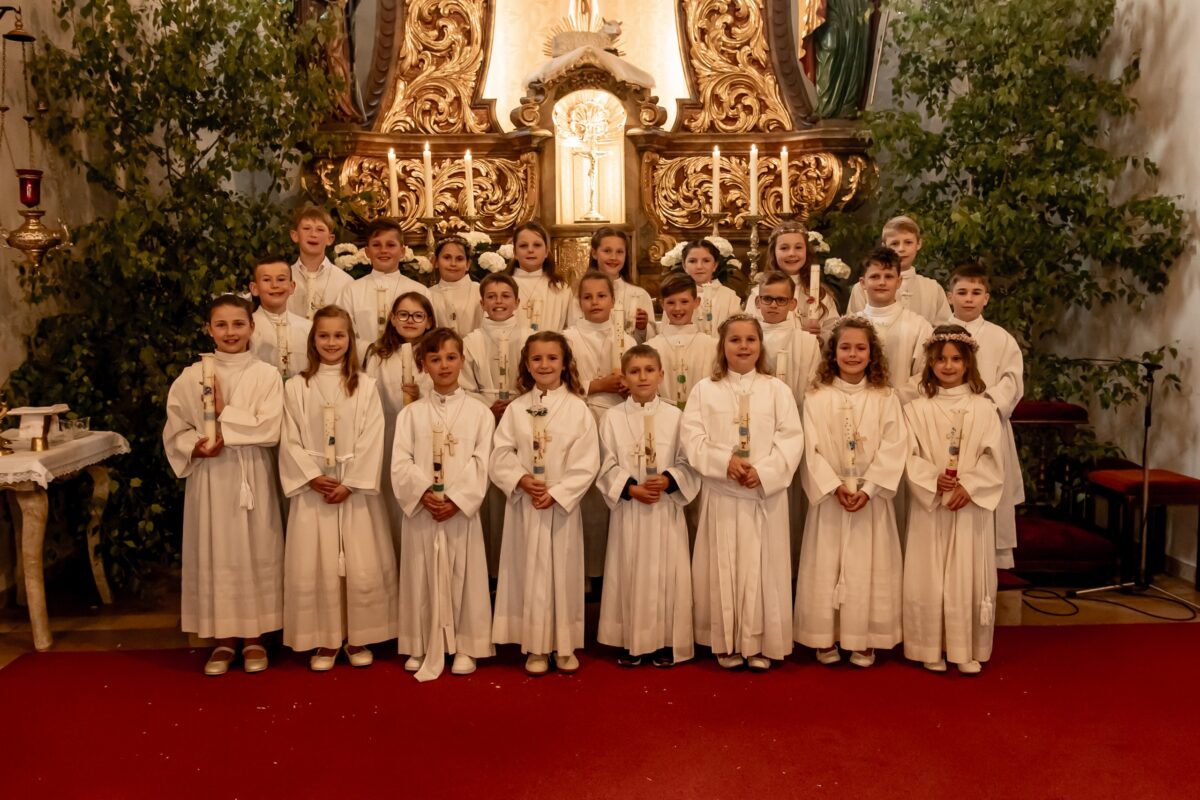 „Kommt her und esst!“ - Feierliche Erstkommunion der Pfarreiengemeinschaft Püchersreuth – Wurz