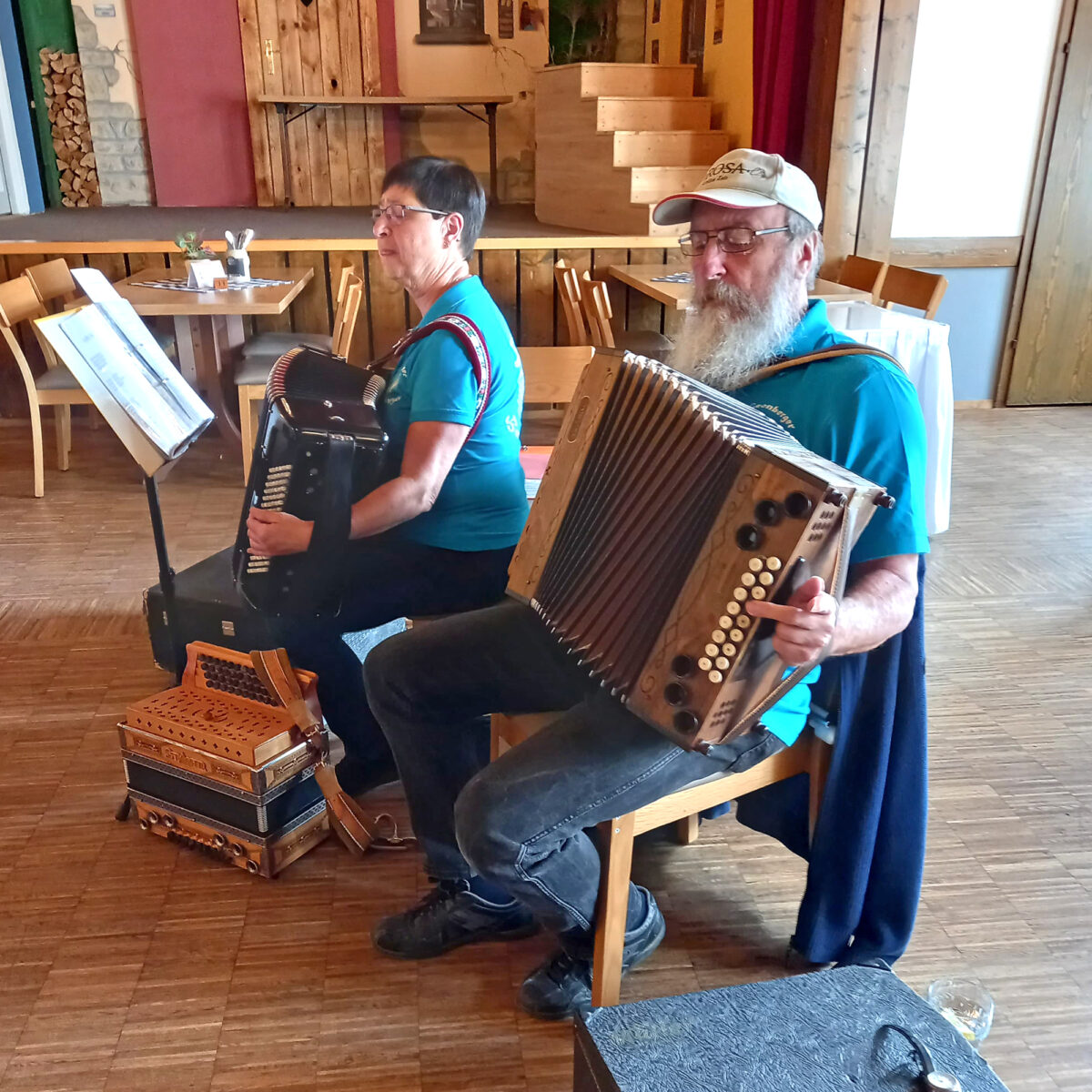 Leonberger Senioren singen mit Bierfilzlmuse