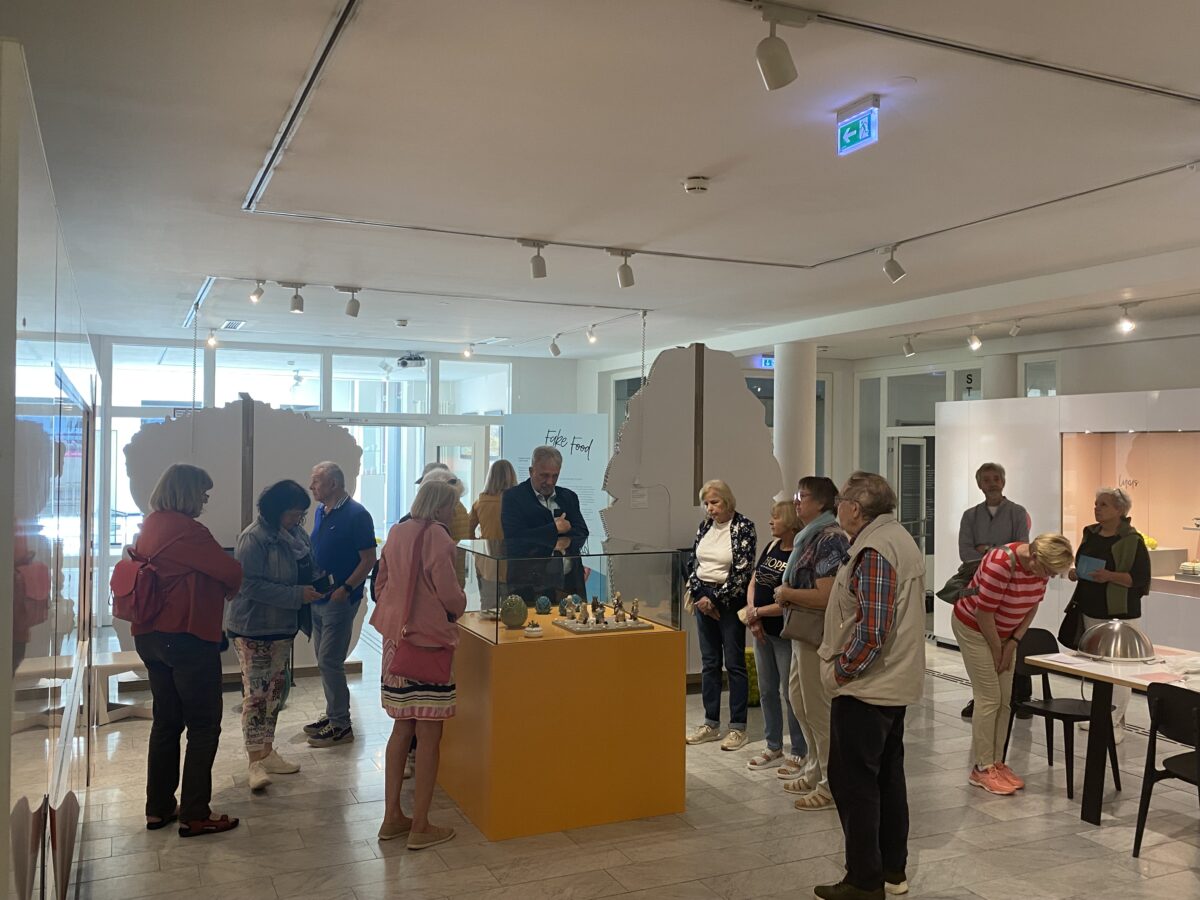 Maifahrt des BLLV entdeckt Porzellan und „Vater und Sohn“