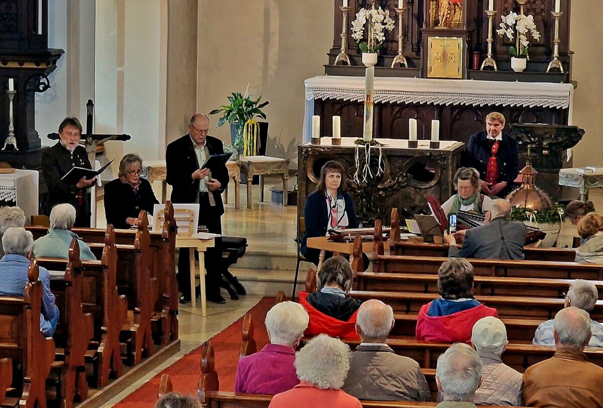 Marienkonzert Rothenstadt mit Zuhörer.jpg