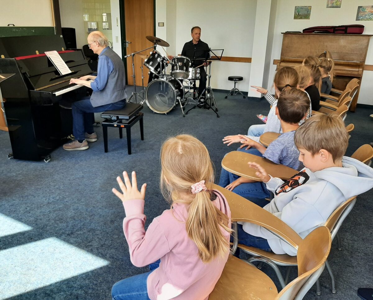Musikschule begeistert Erbendorfer Grundschüler