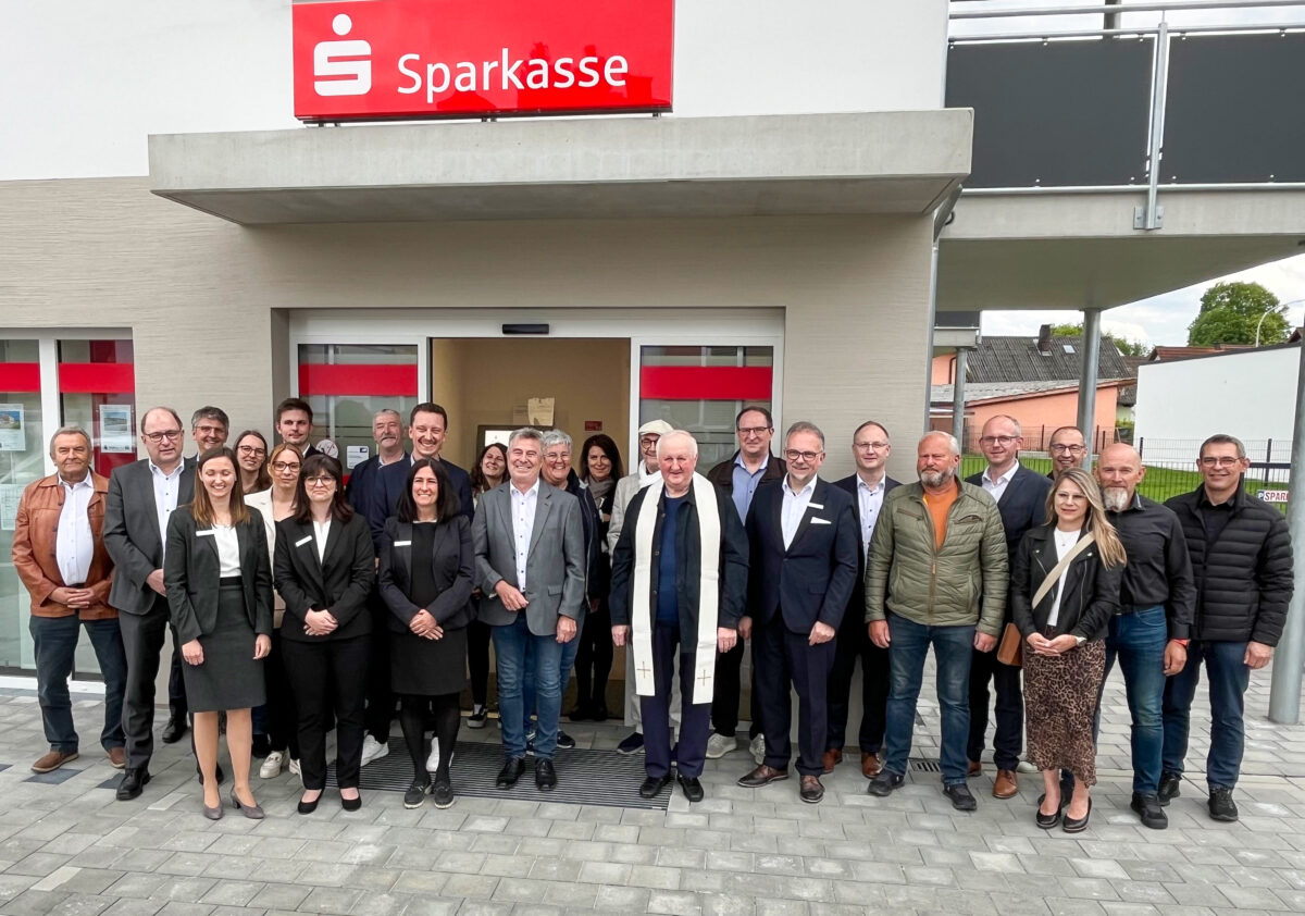 Neue Sparkassen-Geschäftsstelle in Eslarn feierlich eingeweiht