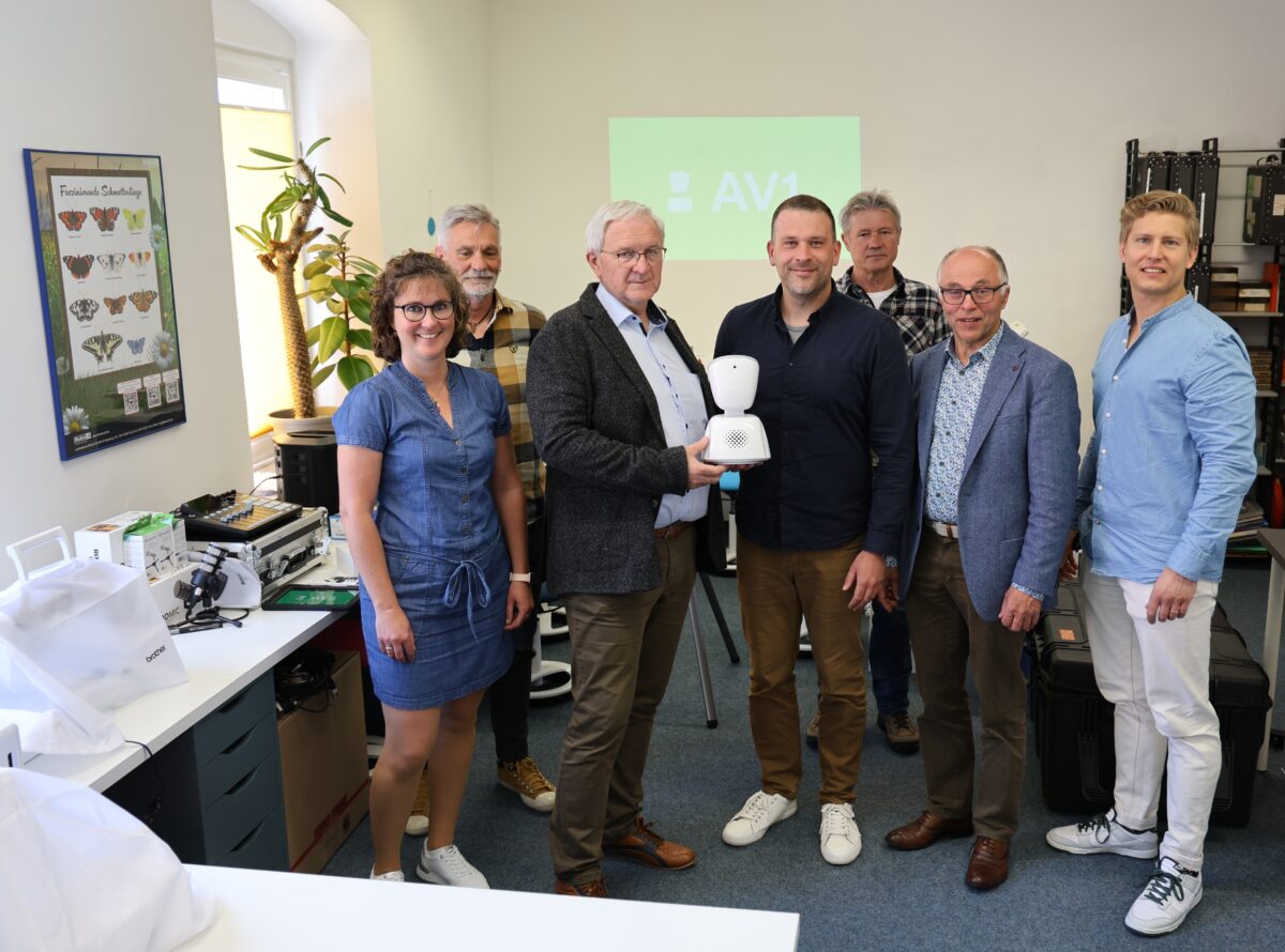 Per Avatar ins Klassenzimmer: Round Table 49  und Rotary Club spenden Roboter